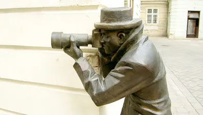 THE PAPARAZZI PLIGHT: RIGHT TO PRIVACY OVERLOOKED BY THE HANDS BEHIND THE REELS OF CAMERA